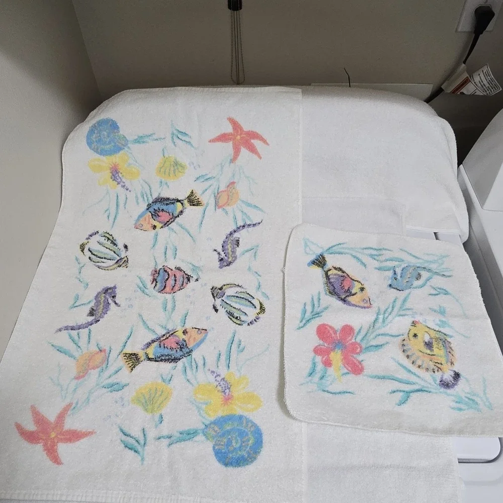Vintage Dundee USA Tropical Fish Terrycloth Towel Set 2-Piece 1980s-90s